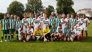 Die beiden Manschaften (Bild: Johannes Puch)