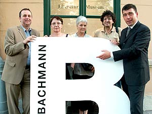 Literaturkurs 2003: Heimo Strempfl, die Tutoren Katja Lange M&uuml;ller, Eleonere Frey, Wolfgang Schindl, und Kultur-Stadtrat Mario Canori (Bild: ORF-Joh. Puch)