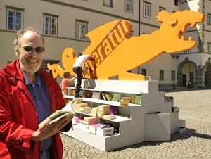 B&uuml;cherwurm im Klagenfurter Landhaushof (Bild: ORF - Johannes Puch)
