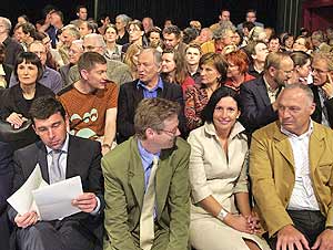 Ehreng&auml;ste bei der Er&ouml;ffnung der TDDL 2004 (Bild: ORF - Johannes Puch)