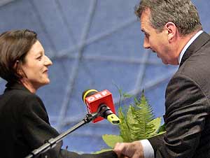 ORF-Landesdirektor Willy Mitsche und Autorin Herta M&uuml;ller (Bild: ORF - Johannes Puch)