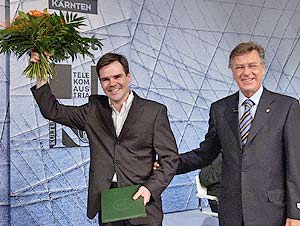 Uwe Tellkamp und B&uuml;rgermeister Harald Scheucher (Bild: ORF - Johannes Buch)