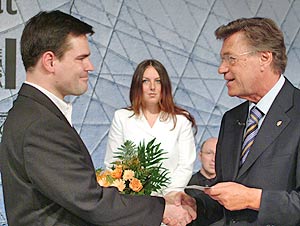 Bachmann-Preistr&auml;ger Tellkamp und Klagenfurts B&uuml;rgermeister HaraldScheucher (Bild: ORF - Johannes Puch)
