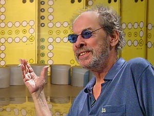 Heinz Peter Maya vor seinem Modell