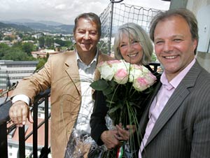 Stadtrat Dieter Jandl, Erika Pluhar, Stadtrat Albert Gunzer am Stadtpfarrturm (Bild: Johannes Puch)