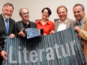 ORF-Landesdirektor Willy Haslitzer, Designer H. P. Maya, Organisatorin Michaela Monschein, Kulturstadtrat Albert Gunzer und Literaturkursorganisator Heimo Strempfl (Foto: Johannes Puch)